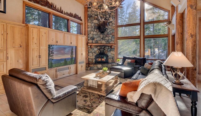 Creekside Comfort: Modern Mountain Retreat Near Alpine Meadows & Sunnyside Beach