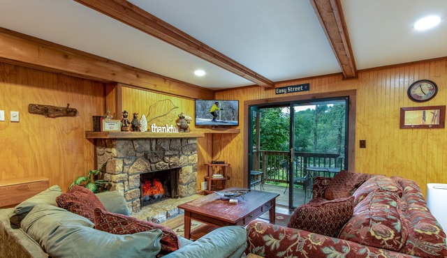 Creekside Condo Walking Distance to Slopes!