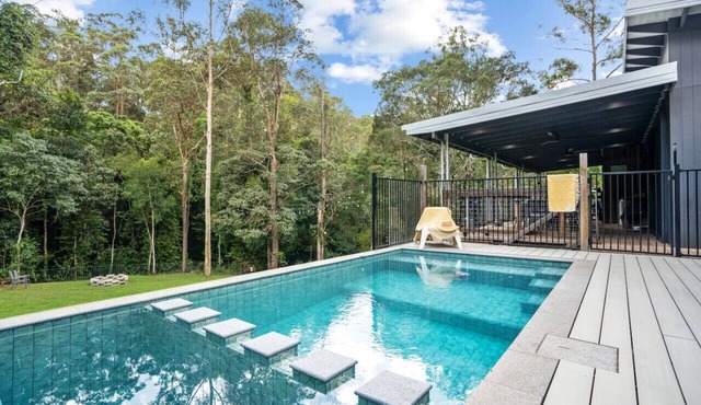 Creekside Cottage pet friendly w pool