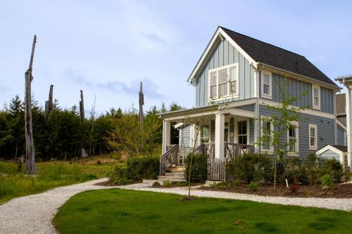 Creekside Cottage by Seabrook Hospitality