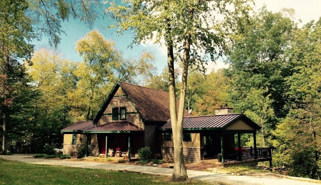 Creekside Cottage is your spacious retreat to enjoy a relaxing getaway!