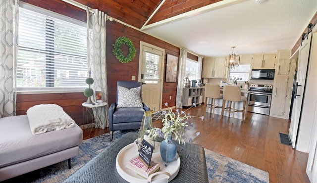 Creekside Cottage king Bed Frada's Nest Casual Elegance