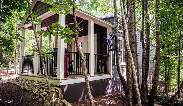 Creekside Cottage | River Access, Kayaks & Trails
