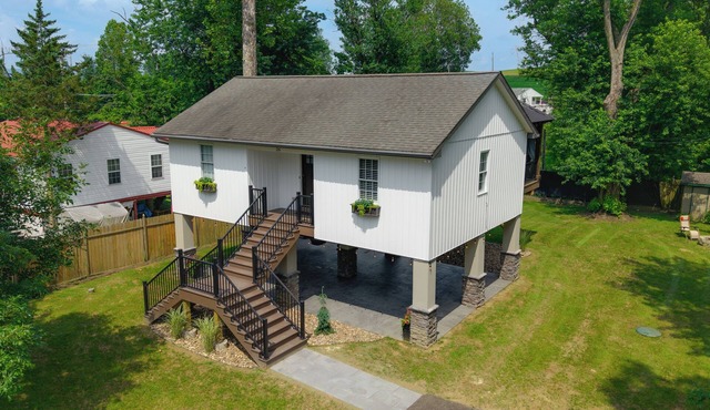 Creekside Cottage | Romantic Waterfront Escape w/HOT TUB!