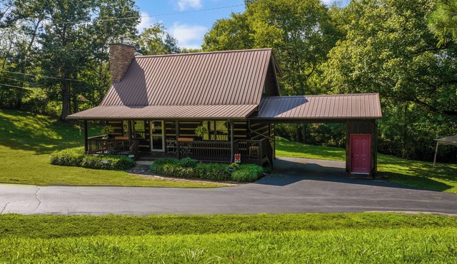 Creekside Cozy Cabin:Minutes to UTK, Dtwn Knox & M’ville ,Marina, & TYS airport