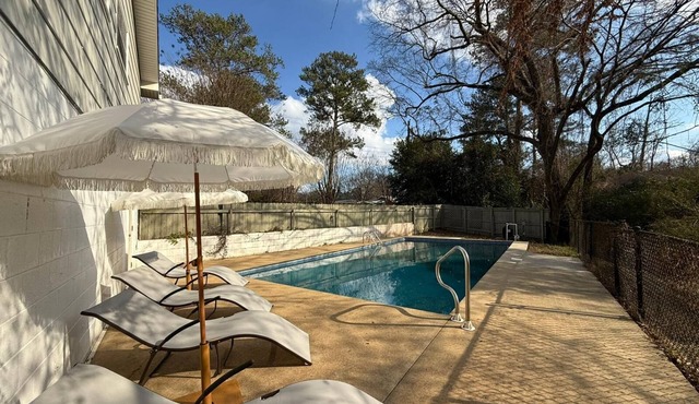 Creekside Escape – Spacious 5BR with Pool & BBQ