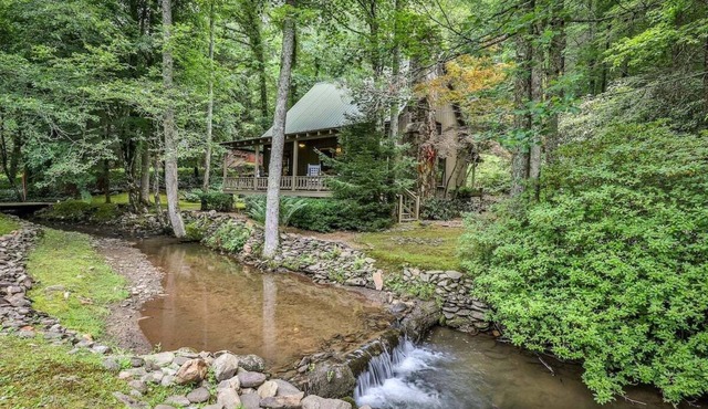 Creekside Fairytale on Barnes Creek - Magical, Romantic Cabin