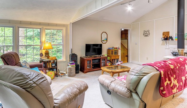 Creekside Family Home in Cleveland: Stay & Play!
