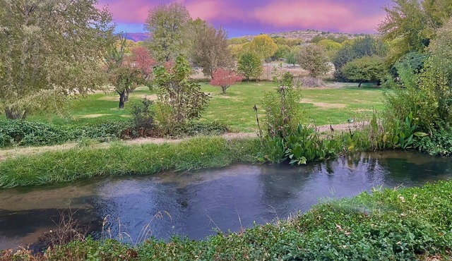 Creekside Farm Cottage Minutes from Sedona!