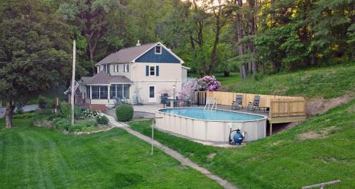 Creekside Farmstead Hot Tub with Brand New Pool and BBQ