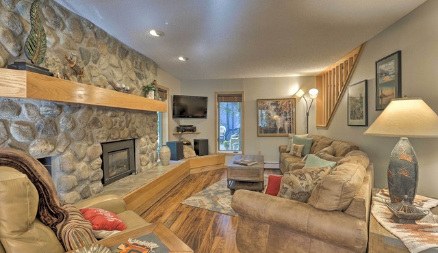 Creekside Frisco Condo w/Views & Pool Access!