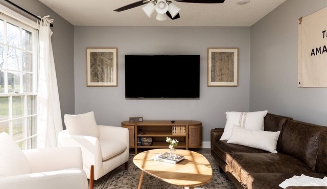 Creekside Getaway - Close to DT & Lake