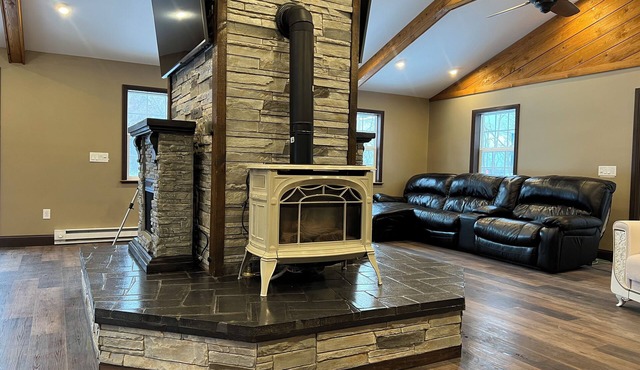 Creekside Hideaway 4 Bedroom House