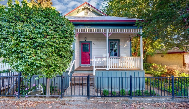 Creekside Home in Historic Sutter Creek