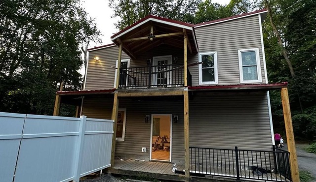 Creekside Home w/Private Yard and Creek Access w/Running Water Sounds