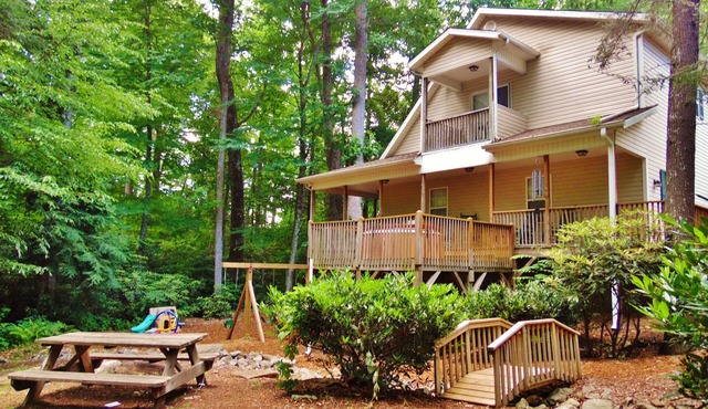 Creekside, Hot Tub, Playground, Firepit, Fireplace, WiFi, AC, EZ Access