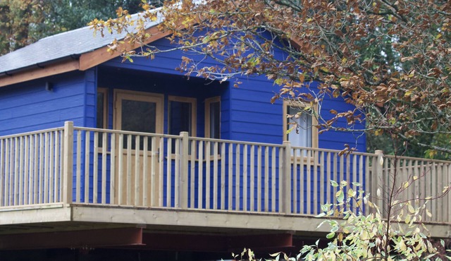 Creekside Lodge Bathpool, overlooking river in Cornwall