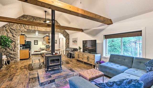 Creekside Morrison Cabin ~ 9 Mi to Red Rocks Park!