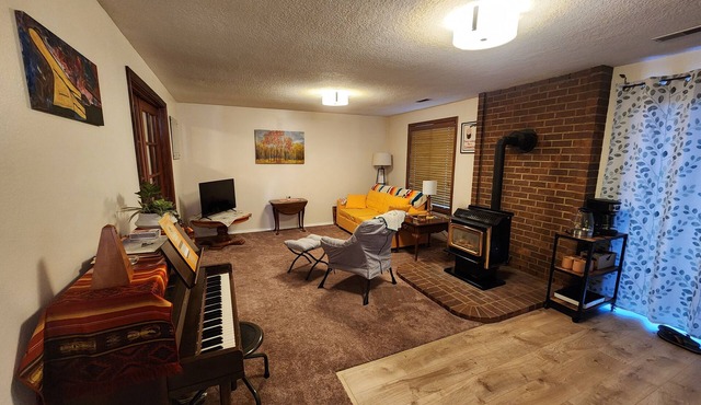 Creekside Oasis centrally located in Tigard