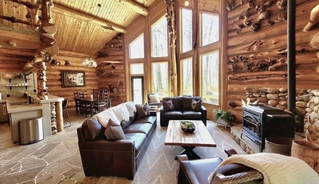Creekside Oasis! Premier Log Cabin on Rock Creek - 23 Private Acres & Hot Tub