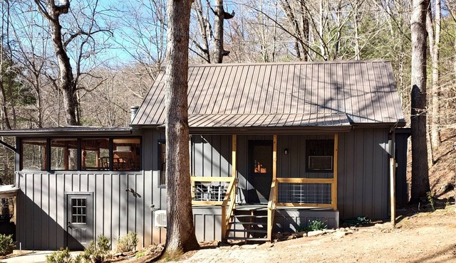 Creekside Peaceful Cabin - Dog Friendly!
