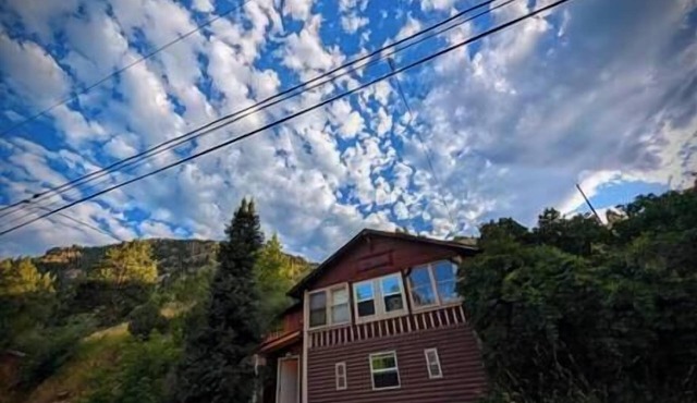 Creekside Red Rocks Getaway