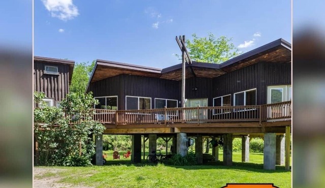 Creekside Retreat: Rail Trail Access Nearby!