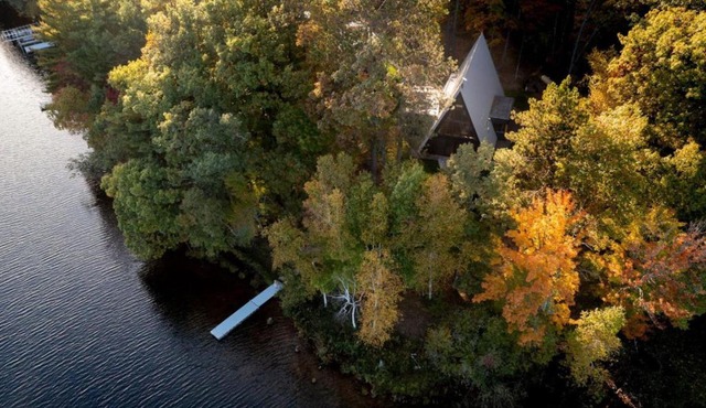 Creekside Retreat at Lake Noire Cabin 4