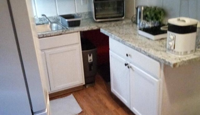 "Creekside Retreat: Cozy 2-Bedroom Haven with Scenic Views"