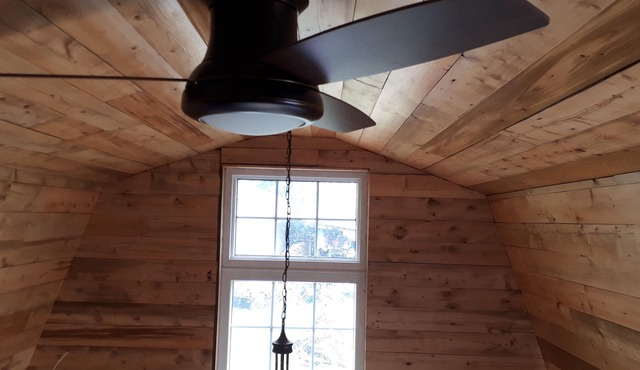 Creekside Retreat Treehouse In Cooksmills, 15 minutes from Niagara Falls