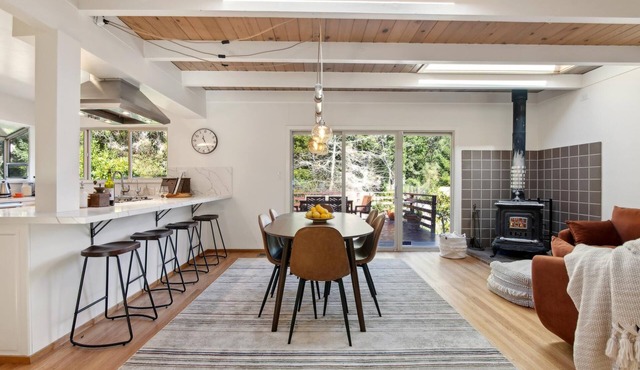 Creekside Retreat~Min to Beach~Hot Tub~Hidden Creek