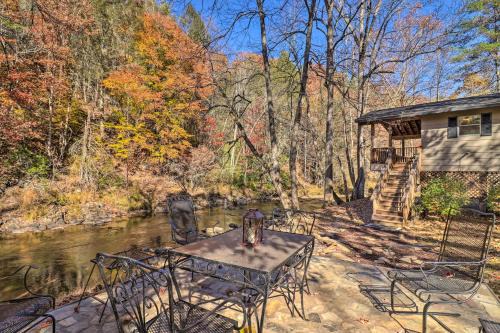 Creekside Retreat w/Deck, 18 Miles to Wolf Ridge