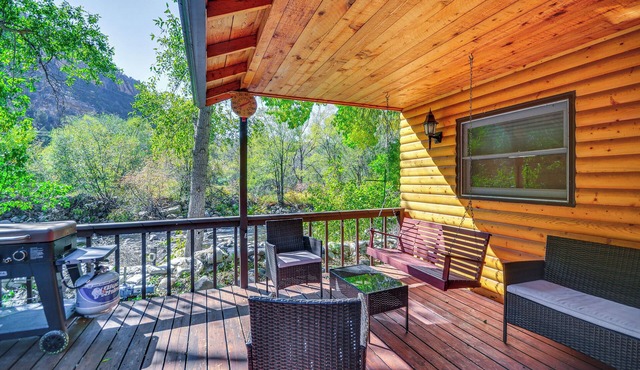 Creekside Ten Sleep Vacation Rental + Deck & Grill