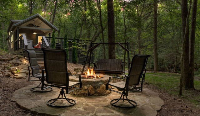 Creekside Tiny house in fantastic Monteagle! Quick hike to waterfall!