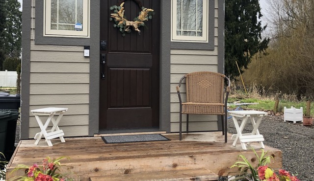 Creekside Tiny Retreat with rural charm now with AC!