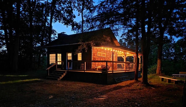 Creekside View Cabin - Newly Remodeled