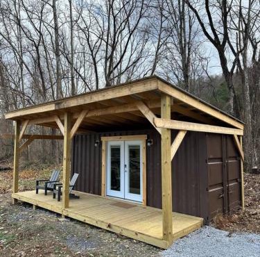 Creekside Villa 1 bed room
