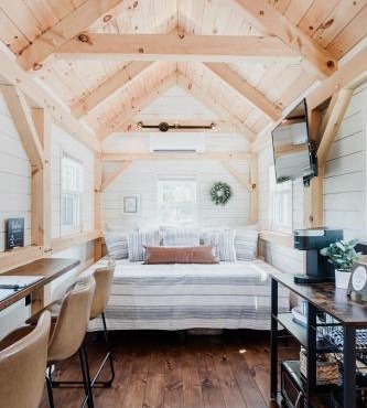 Creekside Village Inn