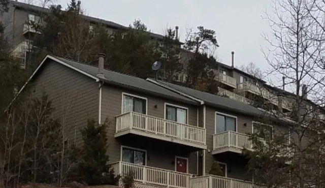 Creekside Village - Spacious 2 Bedroom W/Full Kitchen