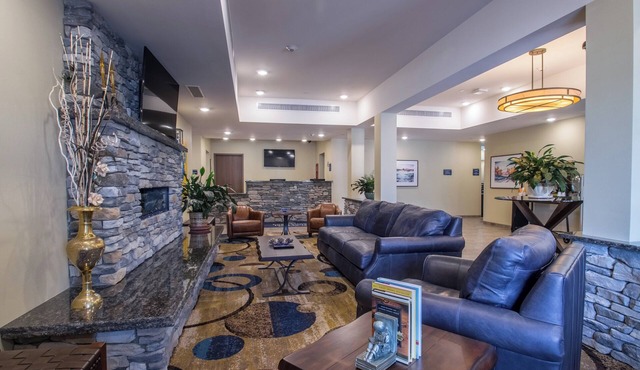 Creekstone Inn & Suites