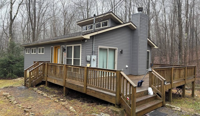 Creekstone Lodge at Alpine Lake, charming 3 bedroom, 2 bath modern cabin retreat