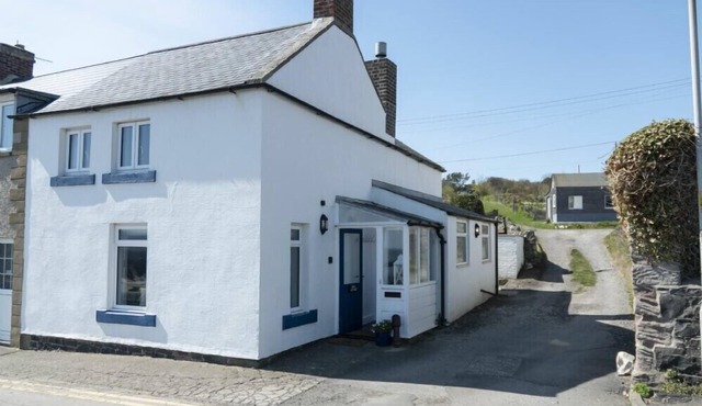 CREEL COTTAGE, CRASTER, pet friendly, with open fire in Craster