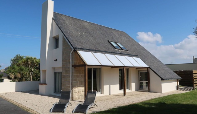 Cremiou Beach by Interhome