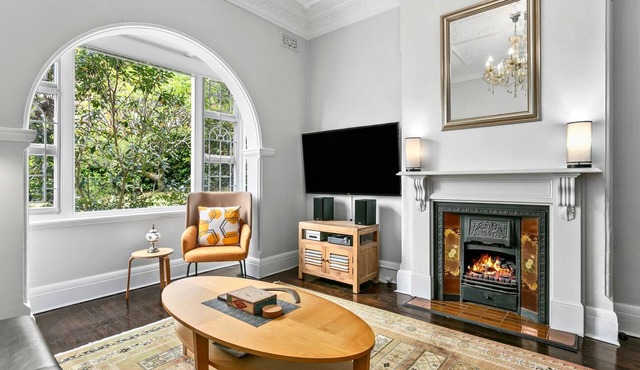 Cremorne - HOLT2 - Holt Ave - Elegant 2BR Heritage Apartment with Modern Comforts in Charming Cremorne