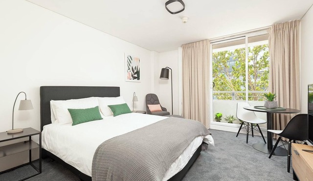 Cremorne - MP303 Military Road - Convenient Studio in the Heart of Cremorne with Shops, Dining Transport at Doorstep