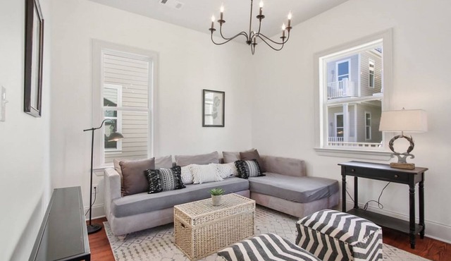 Creole Charm: Historic Home in Vibrant Uptown