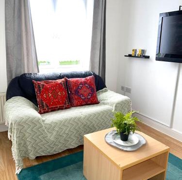 Crescent Apartment - Modern 1 Bedroom First Floor