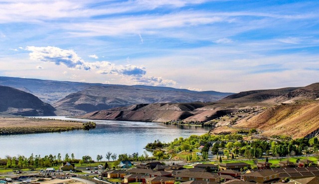 Crescent Bar 4bed 3bath House in a private community w POOL