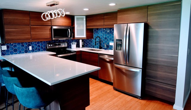 Crescent Bar Condo near The Gorge, Boating & Golf. Sleeps 8. AMAZING Pool.