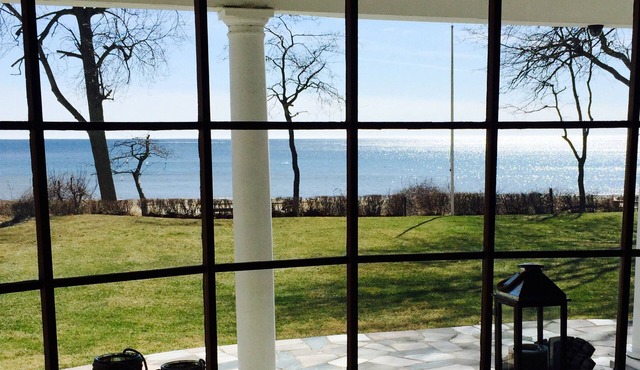 Crescent Beach (Ontario/Buffalo) Lake Front Cottage - 3 bedroom - sleeps 6